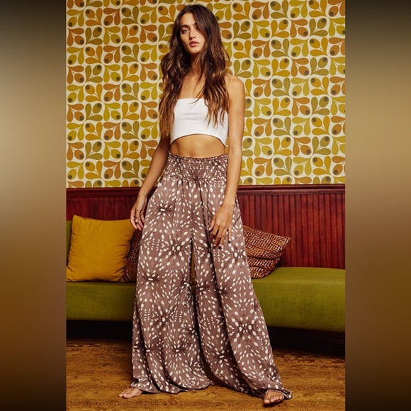 ✨NEW LIST✨ Satin like High Smock Waisted Wide Leg Pants - Picture 2 of 5